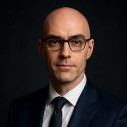 dr-martin-puchert-standout-edge-client-quote-about-shoutex-cmo