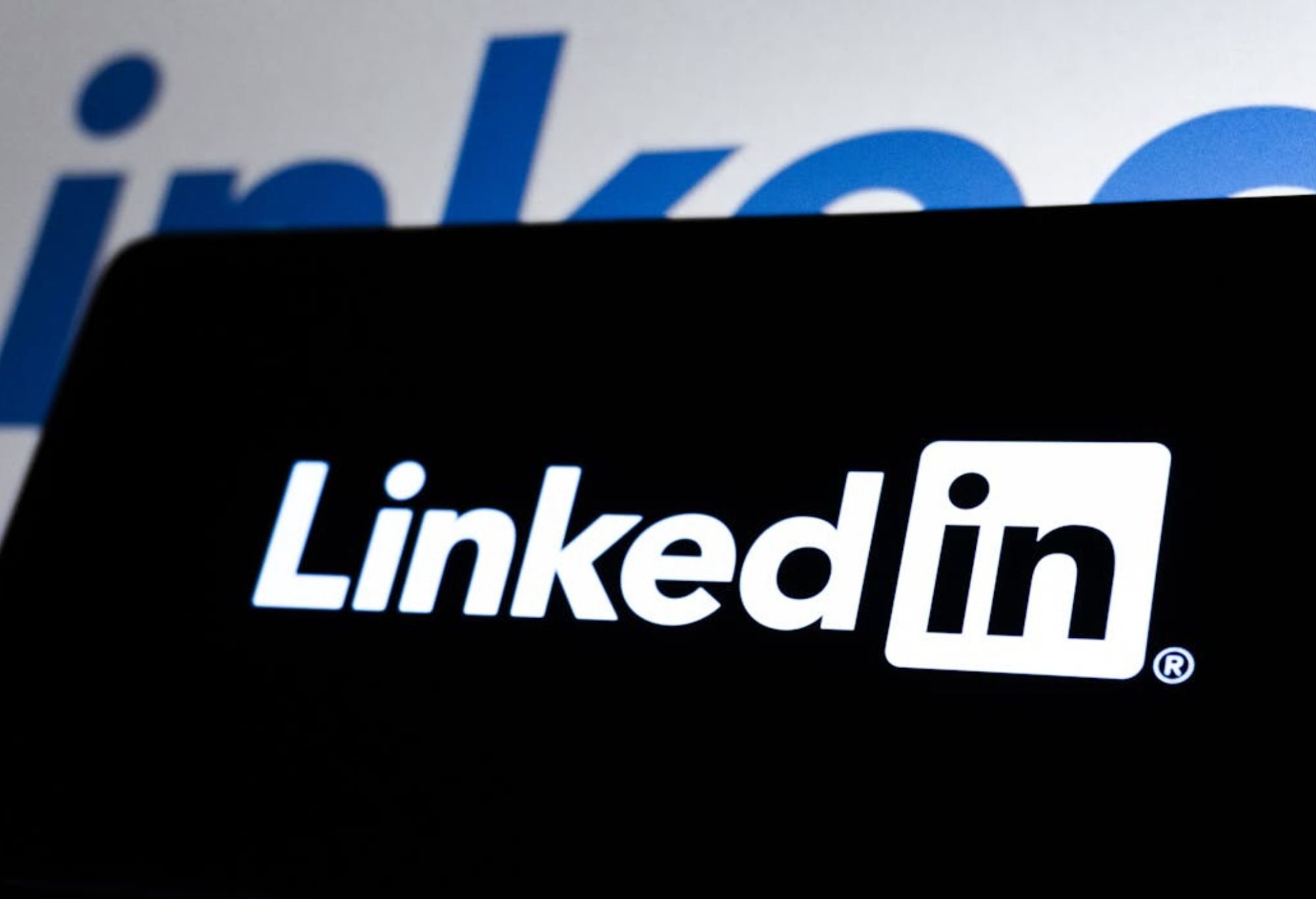 How to use AI to generate ideas for LinkedIn social posts